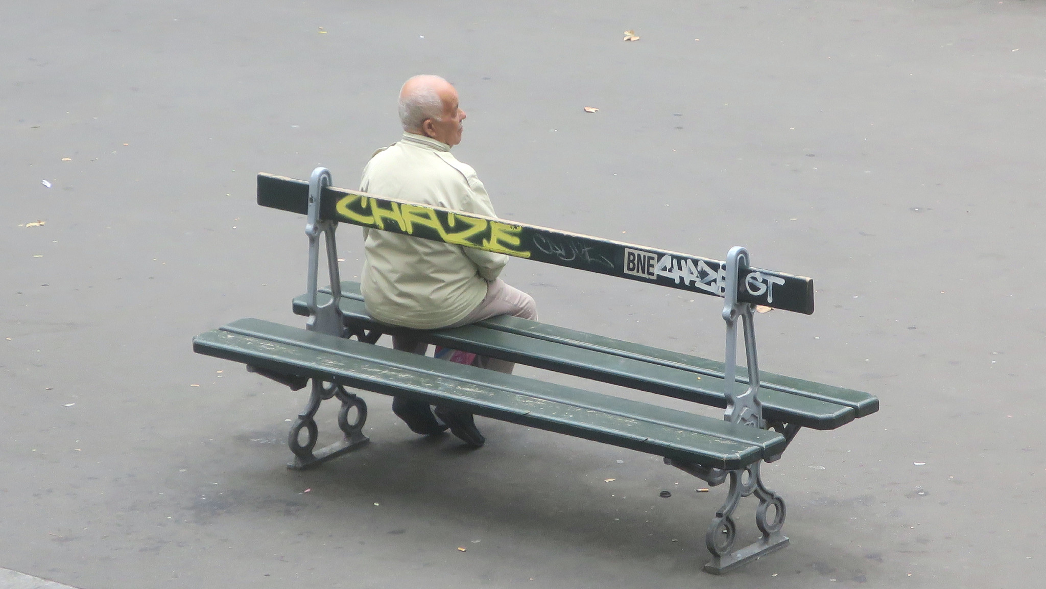 #167/ Sur le banc (2), par Pierre Ménard