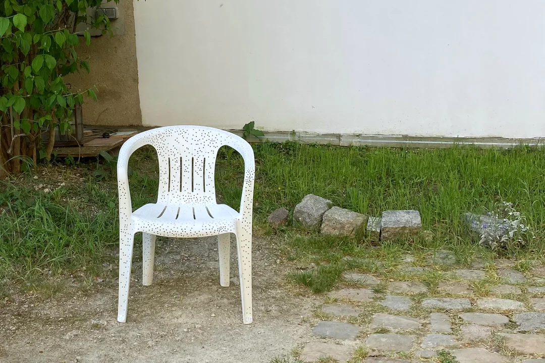 #226/ Une chaise exemplaire, par DeYi Studio