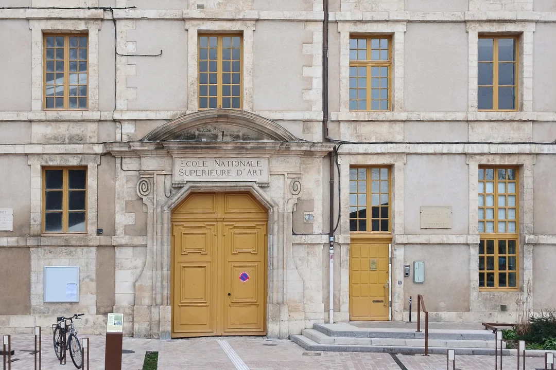 #215/ Façon Bourges, par S. M.